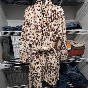 Aerie Robe